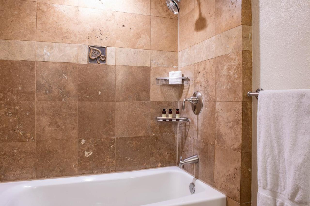 Queen Studio at La Posada de Santa Fe, A Tribute Portfolio Resort & Spa by Marriott