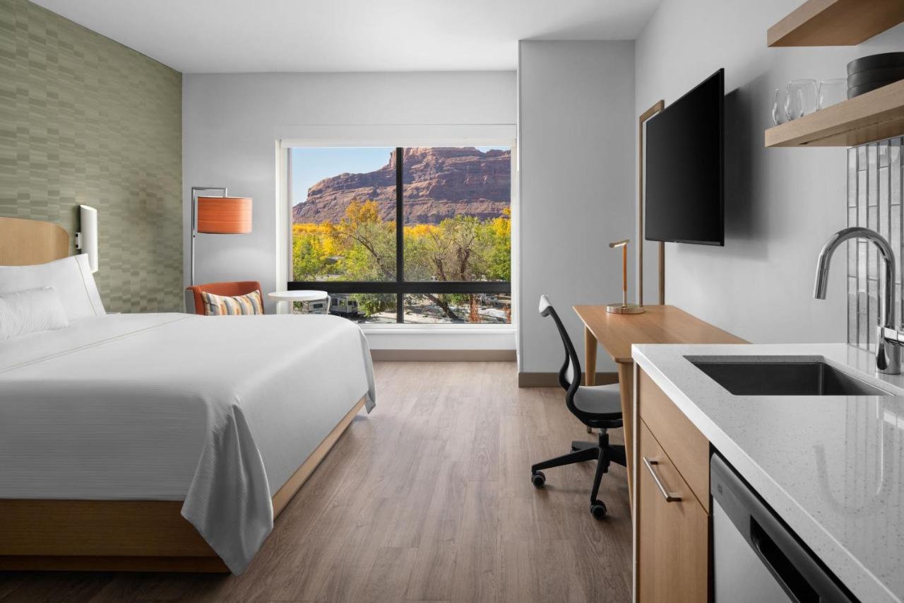 Guest room, King at Element by Marriott Moab