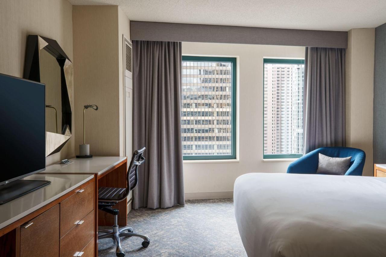 Deluxe King Room with River View at Sheraton Grand Chicago Riverwalk