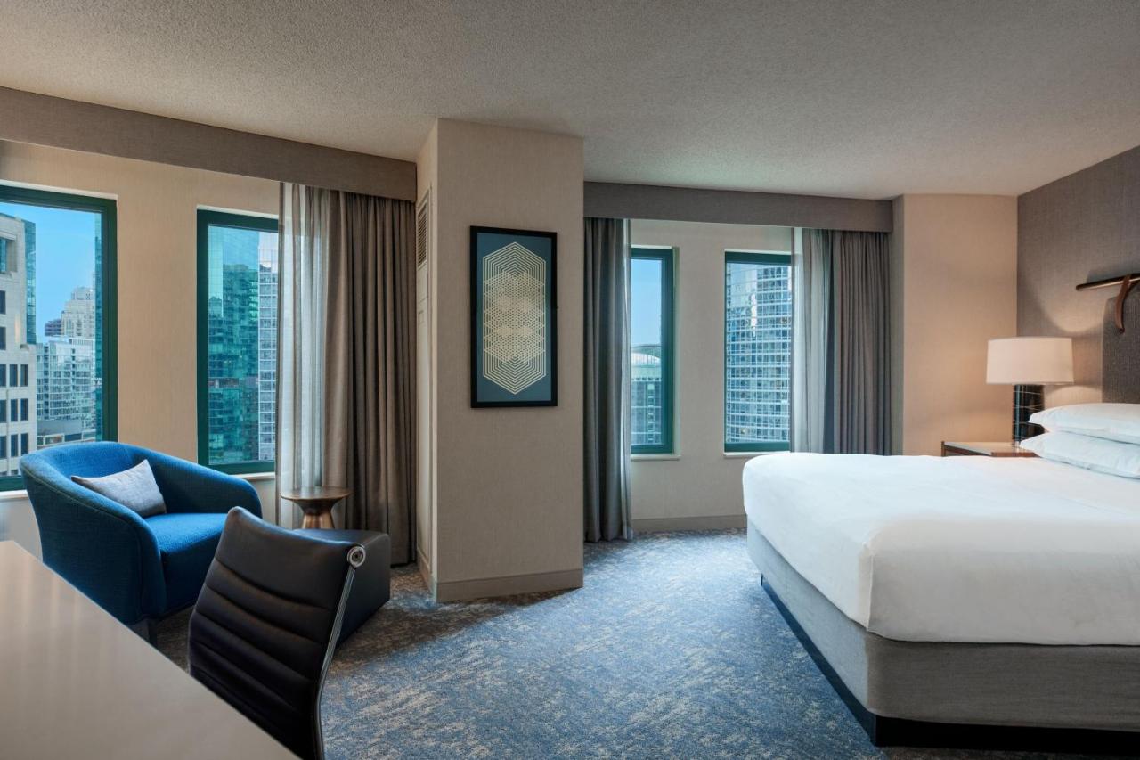 Deluxe King Room with River View at Sheraton Grand Chicago Riverwalk