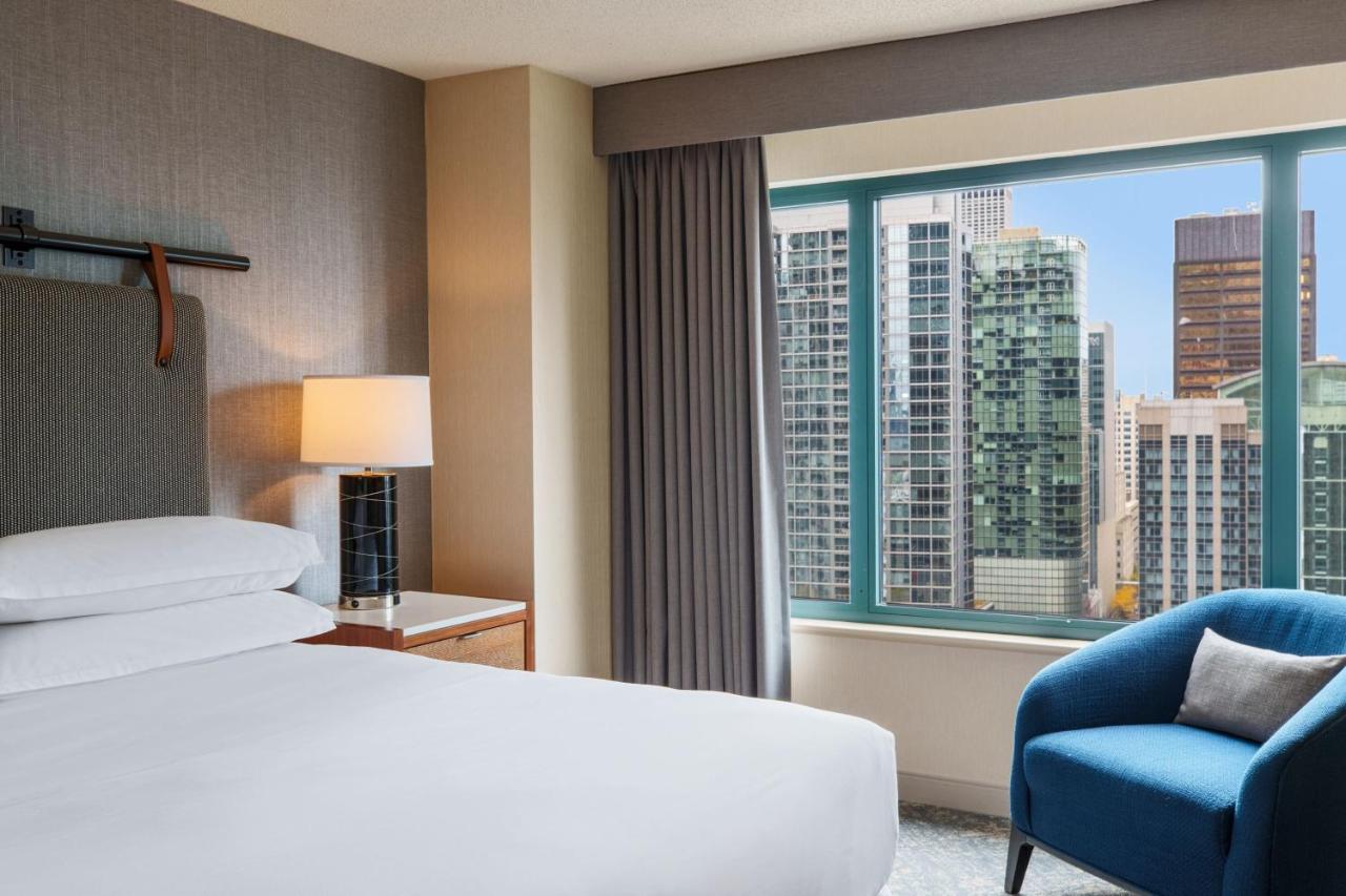Junior King Suite with Sofa Bed and City View at Sheraton Grand Chicago Riverwalk