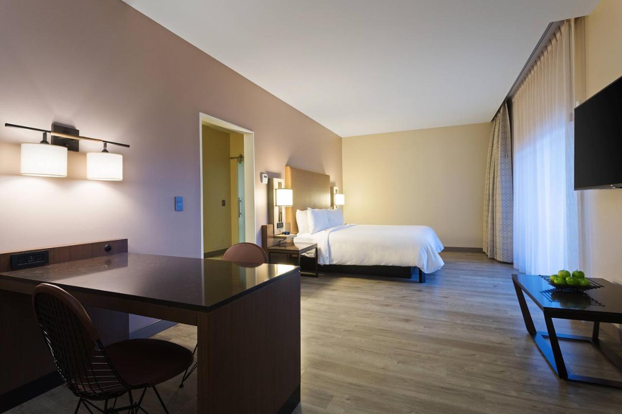One-Bedroom King Suite with Spa Bath at Santa Ynez Valley Marriott