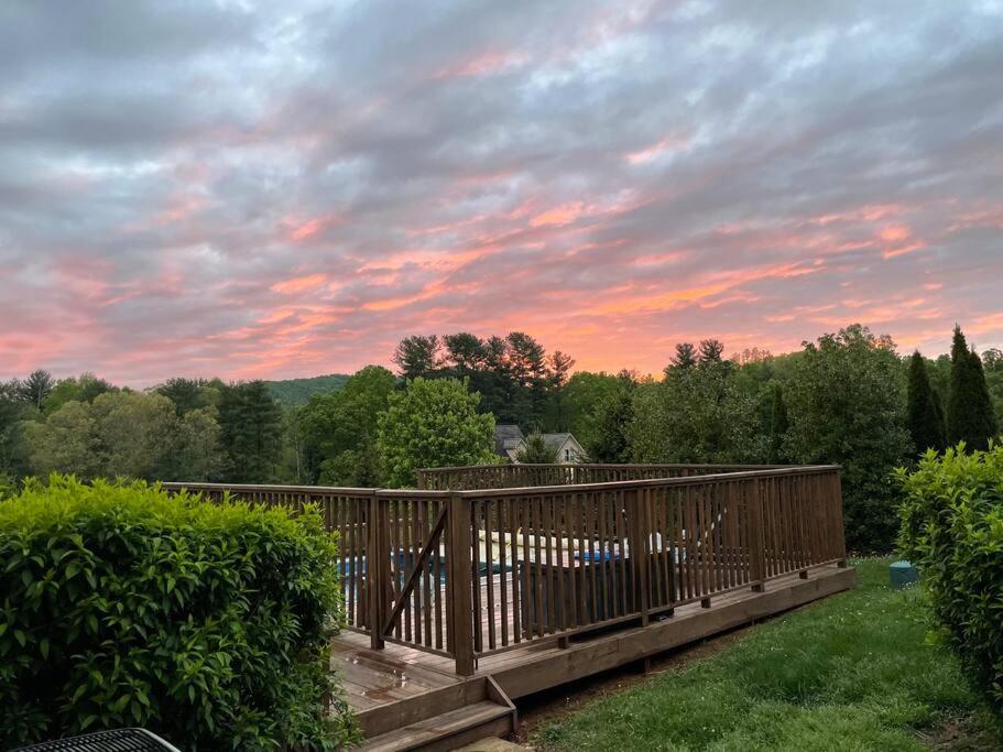 | Asheville 5BR/4.5BATH Mountain View Pool Villa