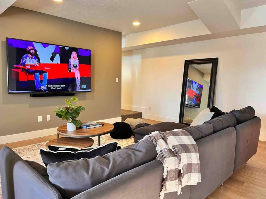 | Asheville 5BR/4.5BATH Mountain View Pool Villa