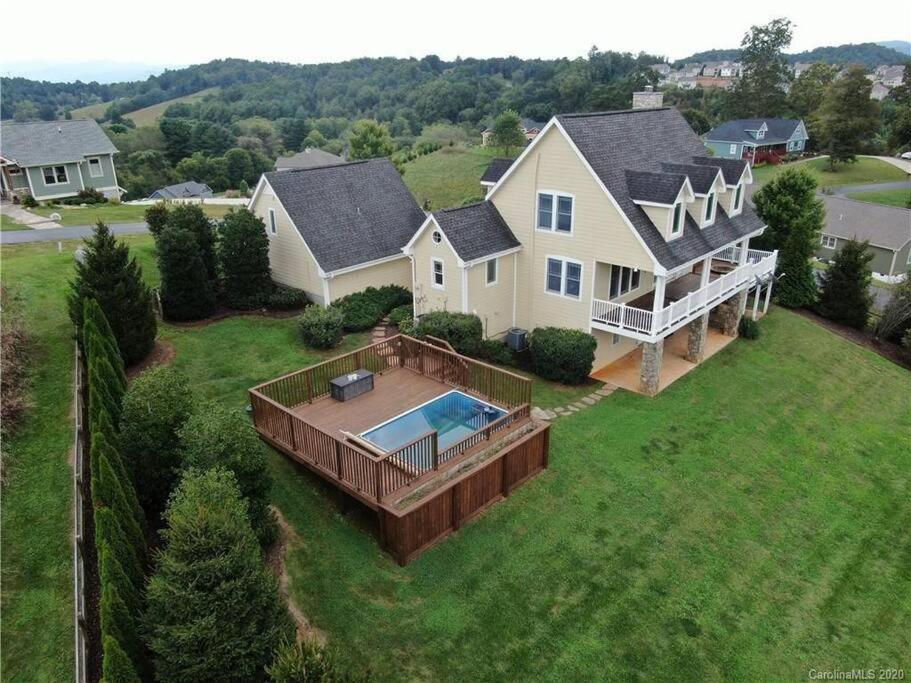 | Asheville 5BR/4.5BATH Mountain View Pool Villa
