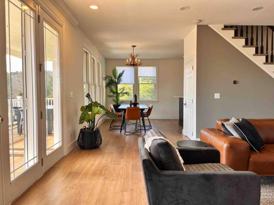 | Asheville 5BR/4.5BATH Mountain View Pool Villa