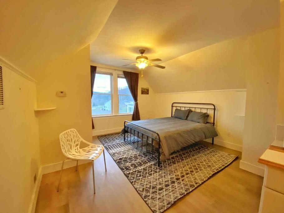 | Asheville 5BR/4.5BATH Mountain View Pool Villa