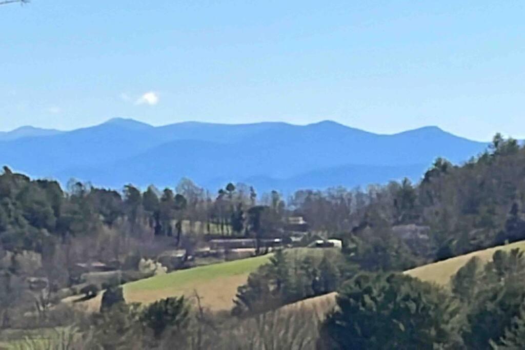 | Asheville 5BR/4.5BATH Mountain View Pool Villa