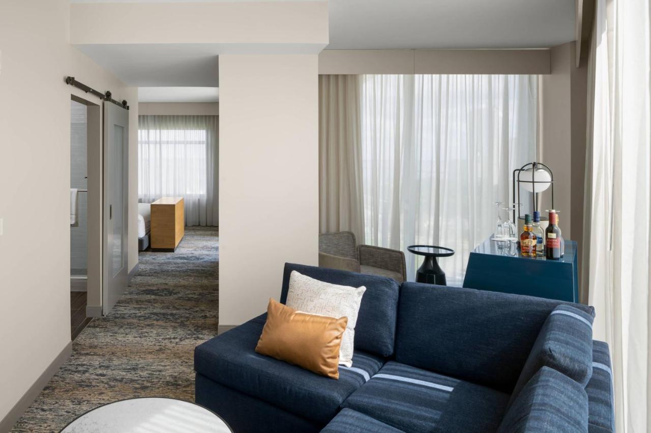 Night Owl King Balcony Suite, Junior Suite, 1 King, Sofabed at Luminary Hotel & Co., Autograph Collection