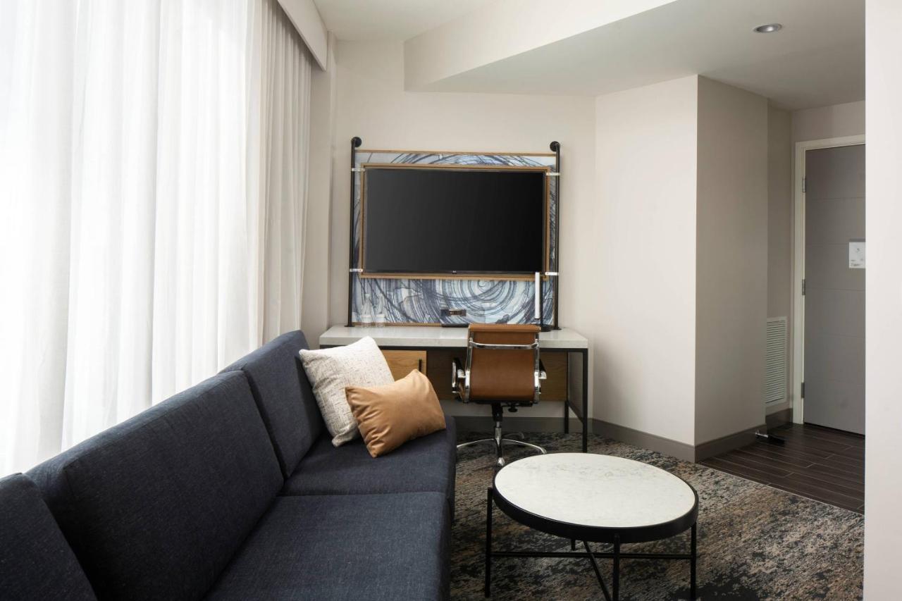 Night Owl King Balcony Suite, Junior Suite, 1 King, Sofabed at Luminary Hotel & Co., Autograph Collection