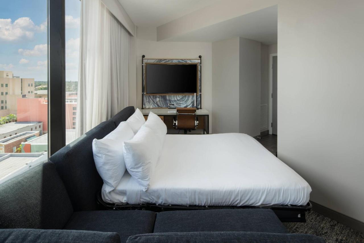Night Owl King Balcony Suite, Junior Suite, 1 King, Sofabed at Luminary Hotel & Co., Autograph Collection