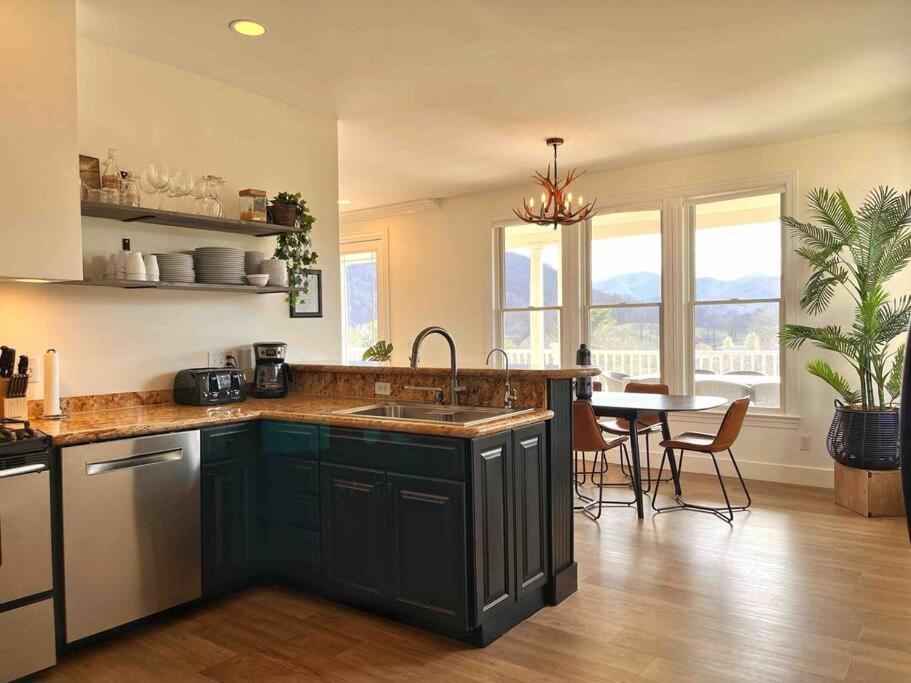  | Asheville 5BR/4.5BATH Mountain View Pool Villa
