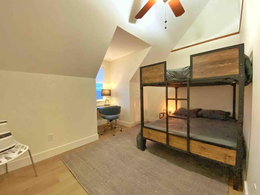 | Asheville 5BR/4.5BATH Mountain View Pool Villa