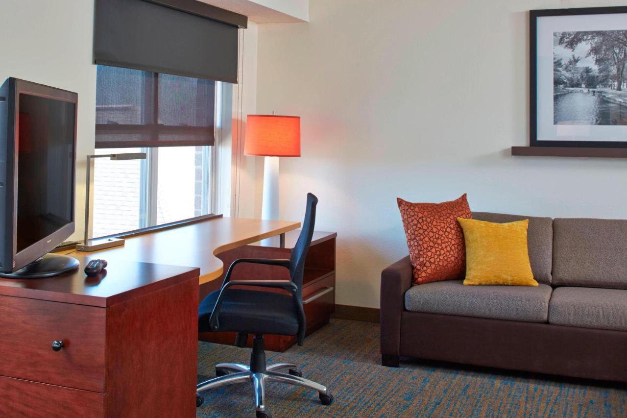 Queen Studio with Sofa Bed at Residence Inn by Marriott Minneapolis St. Paul/Roseville