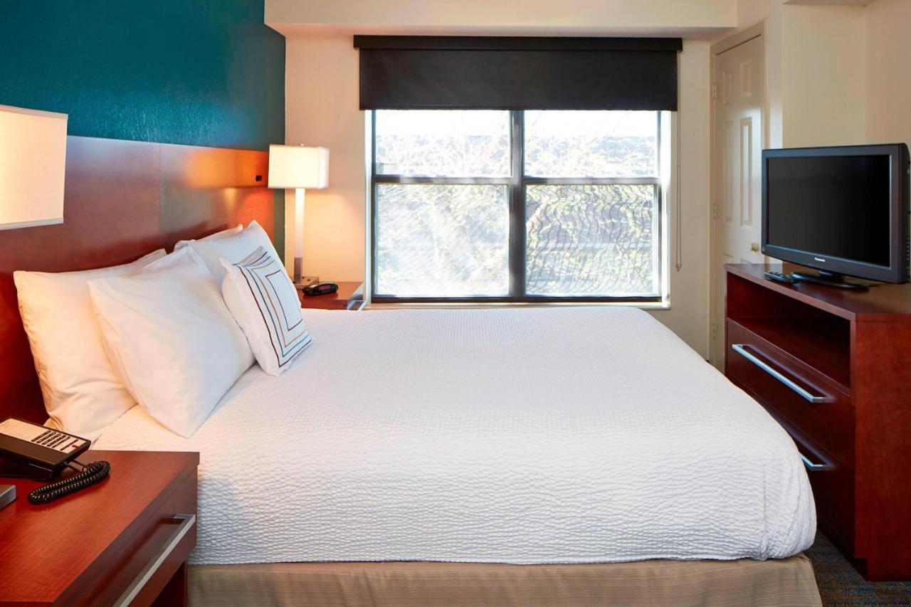 One-Bedroom Queen Suite with Sofa Bed at Residence Inn by Marriott Minneapolis St. Paul/Roseville
