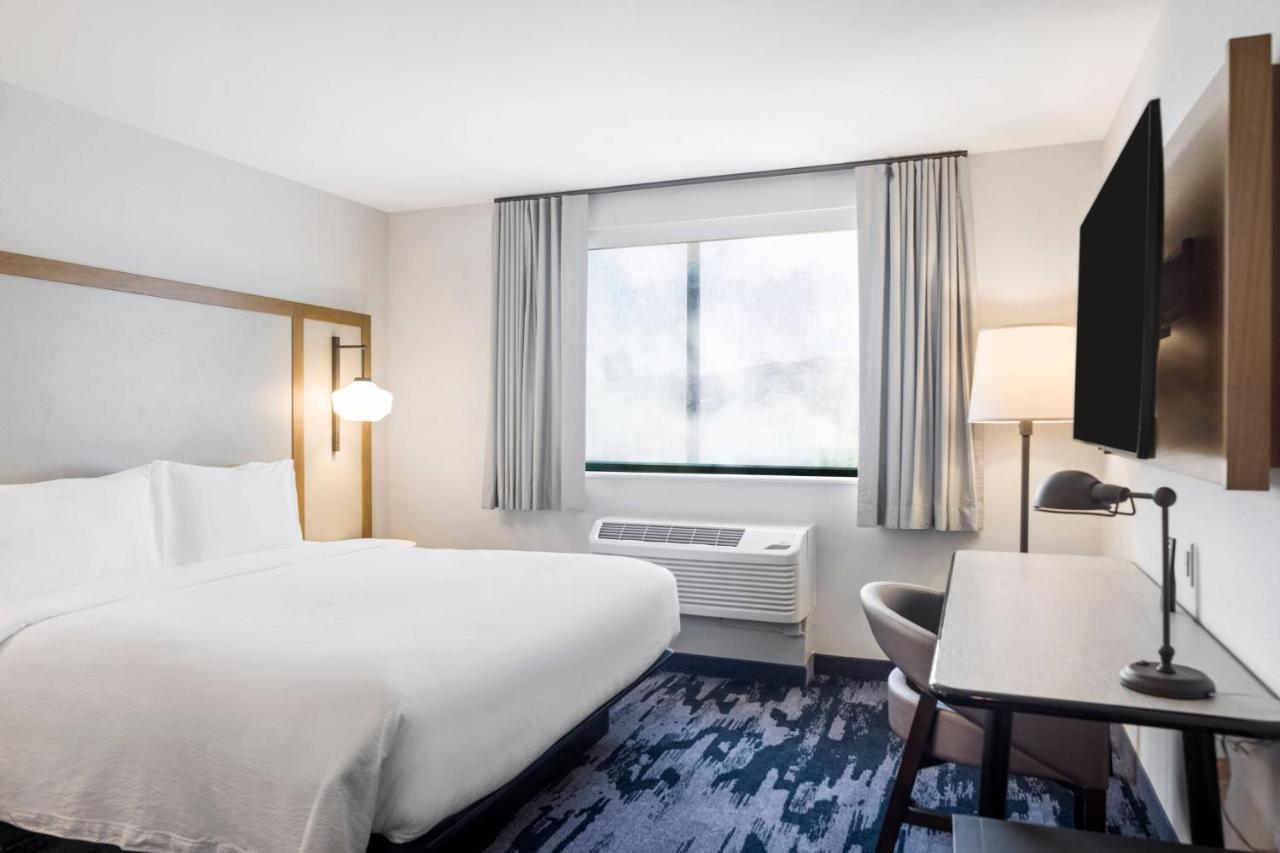 King Room at Fairfield Inn & Suites by Marriott San Diego Pacific Beach