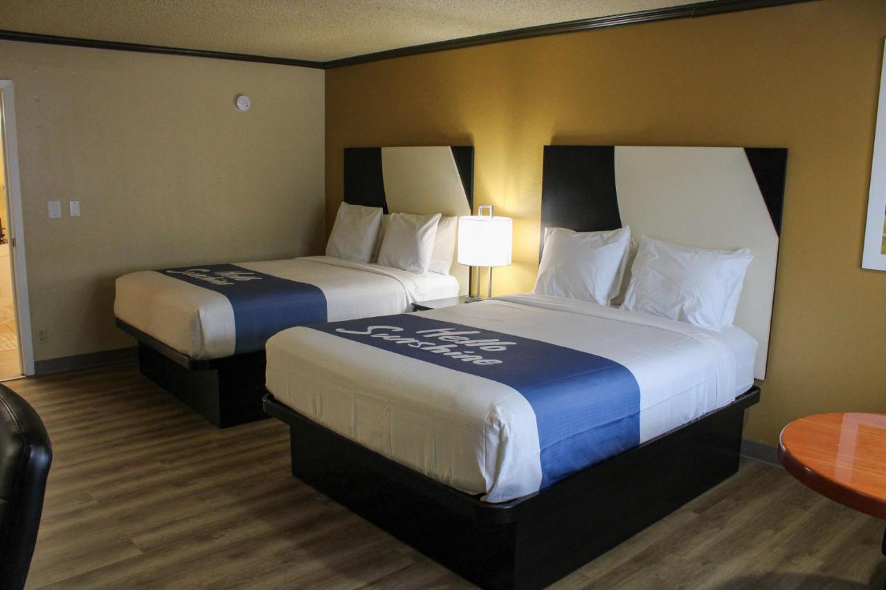 Deluxe Queen Room with Two Queen Beds - Non-Smoking at Days Inn by Wyndham Bend