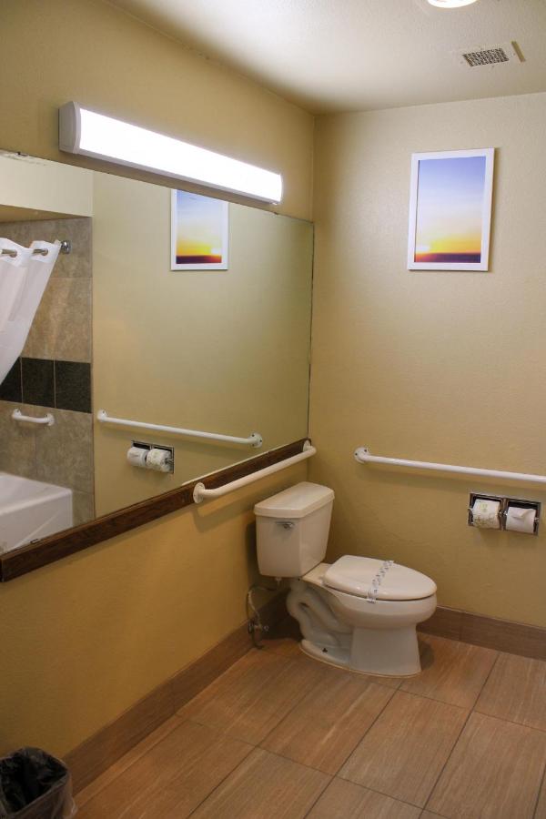 Queen Room with Two Queen Beds - Mobility Access/Non-Smoking at Days Inn by Wyndham Bend