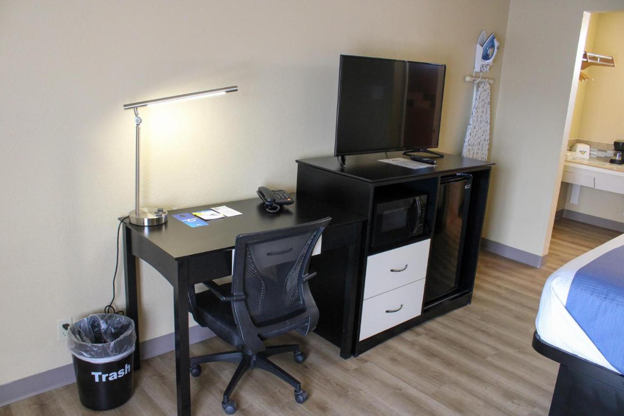 Deluxe Queen Room with Two Queen Beds - Non-Smoking at Days Inn by Wyndham Bend