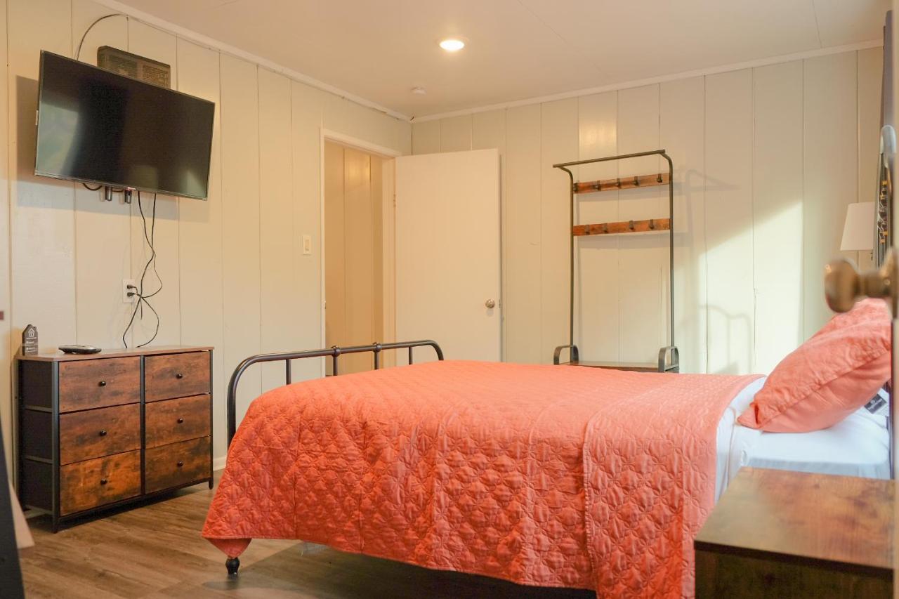  | Sherwood Arms Motel