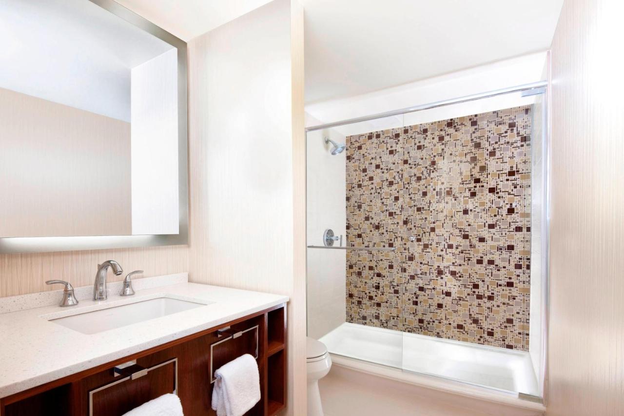 Executive Suite with Lake View at Sheraton Grand Chicago Riverwalk