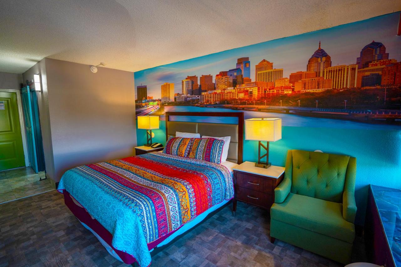 Deluxe King Room at Philly Inn & Suites
