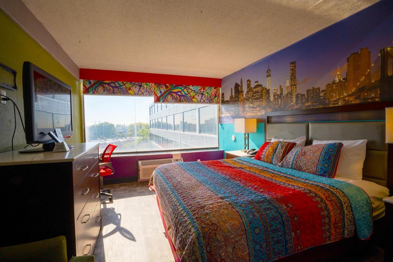 Deluxe King Room at Philly Inn & Suites