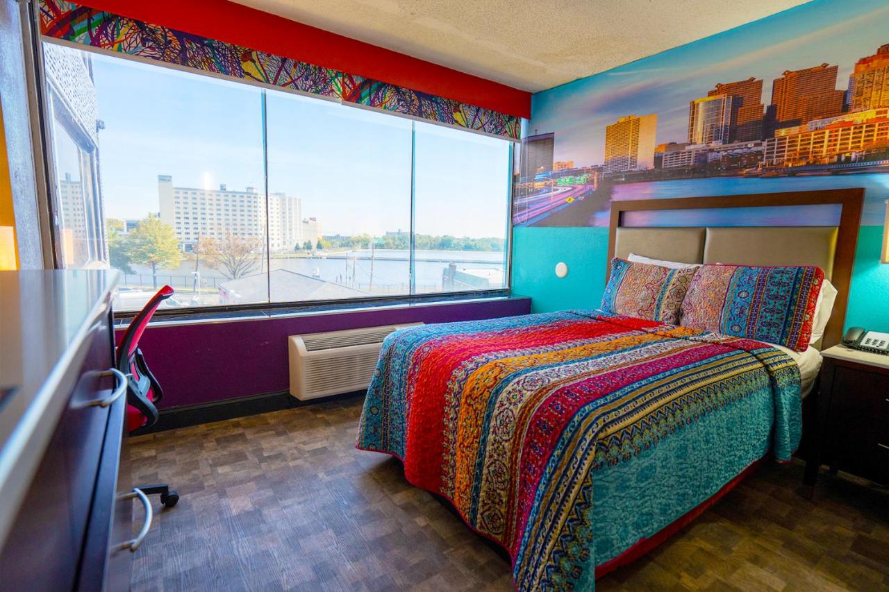 Deluxe King Room at Philly Inn & Suites