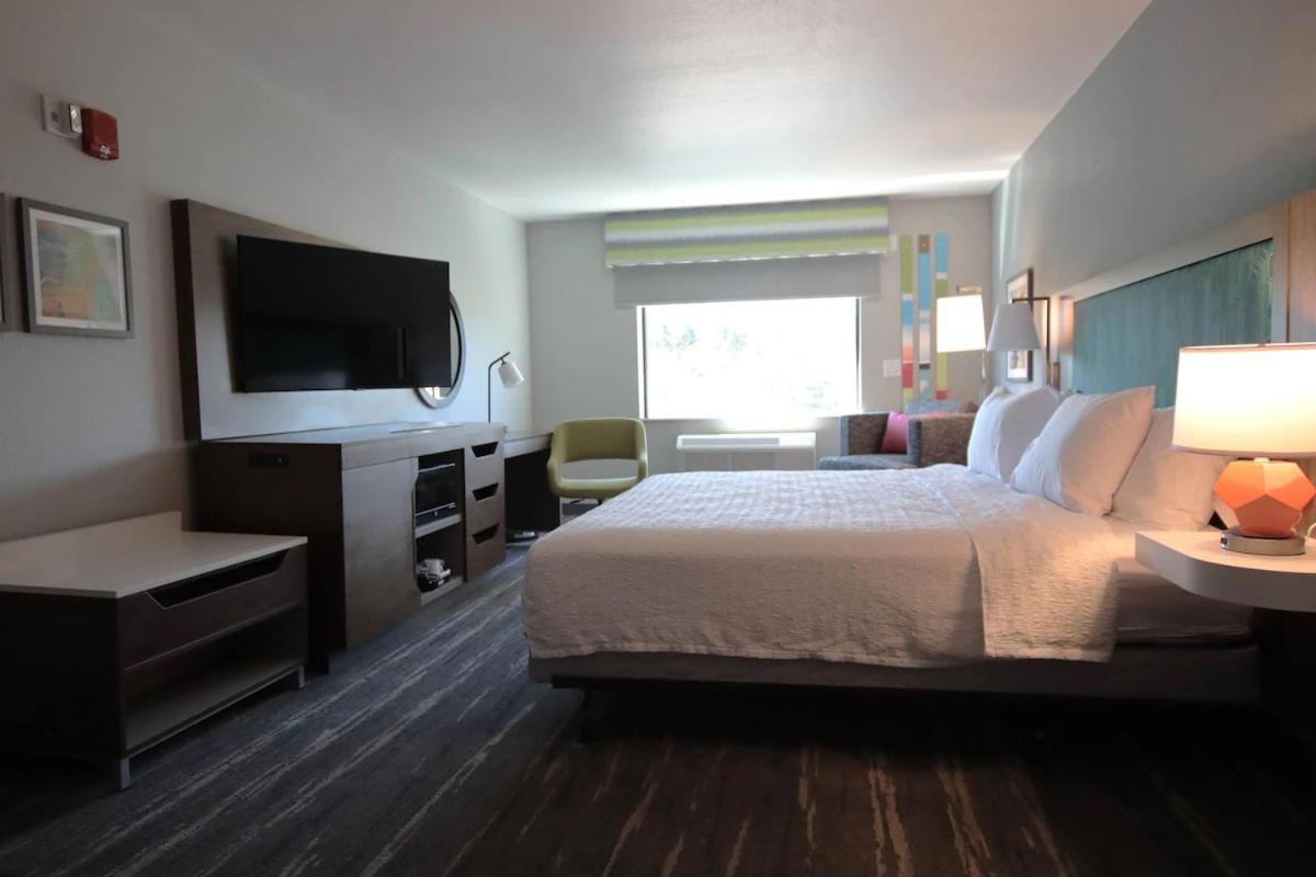 King Room with City View - Non-Smoking at Hampton Inn Lead