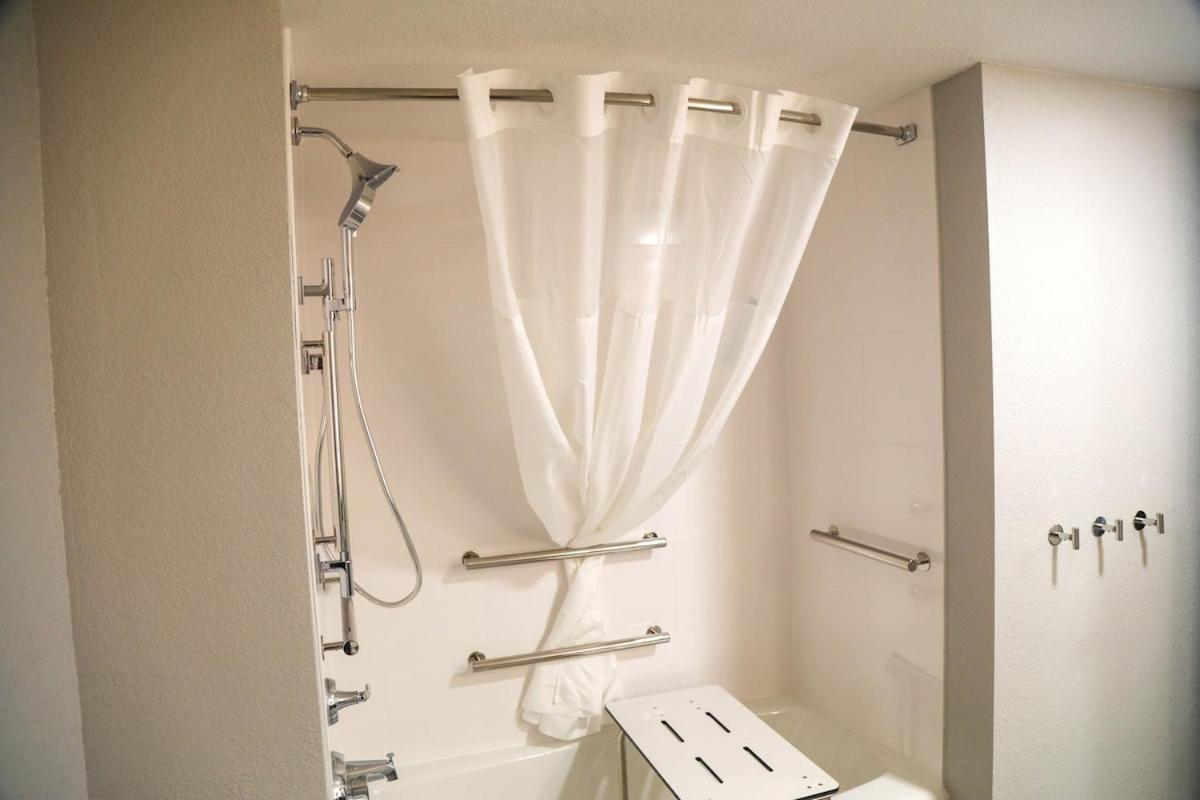 Queen Room with Two Queen Beds with Bath Tub and City View - Mobility Accessible at Hampton Inn Lead