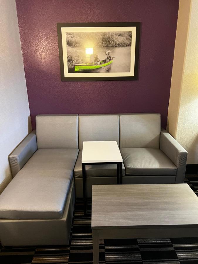 Executive King Room at La Quinta Inn & Suites by Wyndham Ada