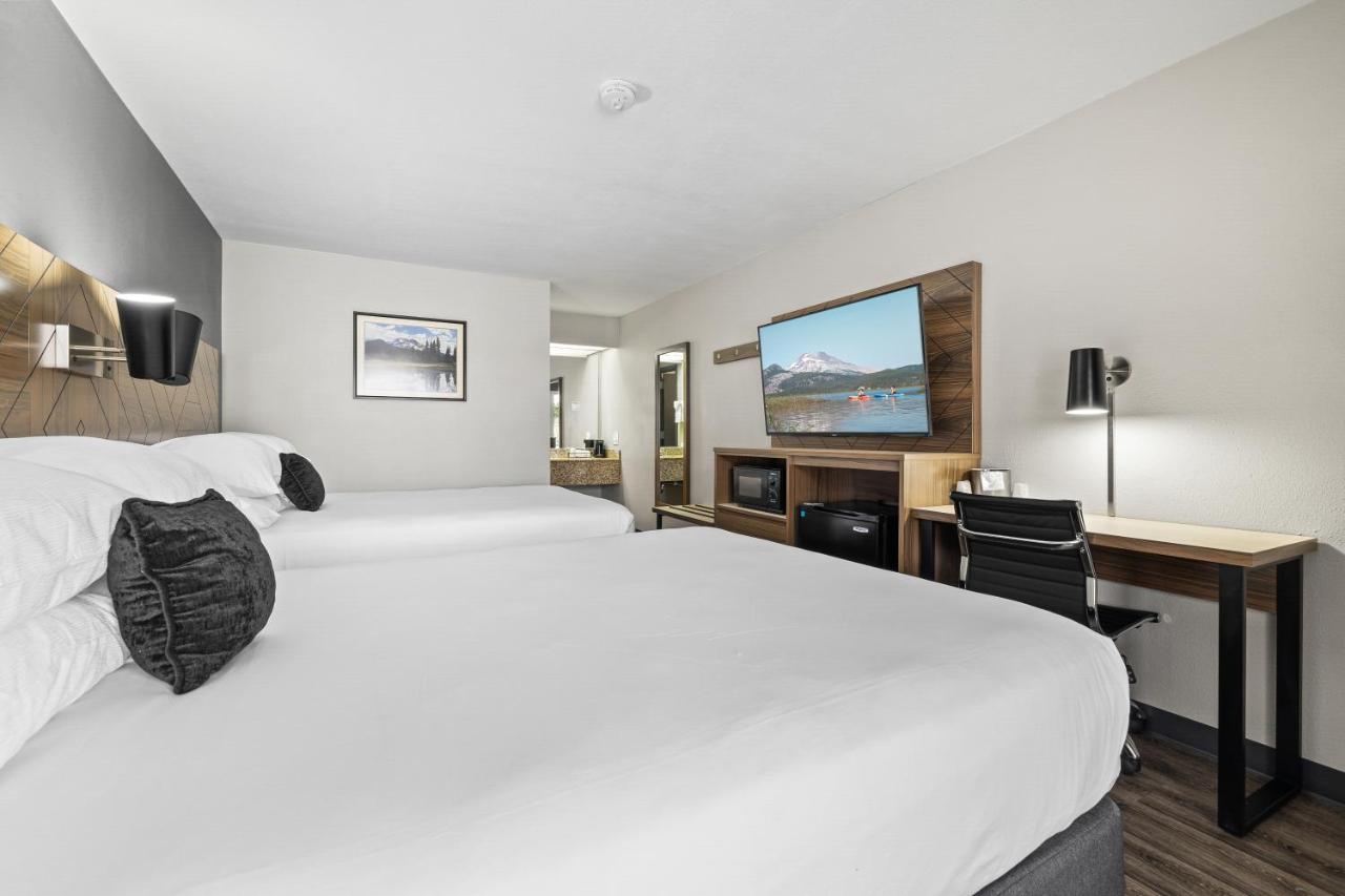 Queen Room with Two Queen Beds at Red Lion Inn & Suites Deschutes River Bend