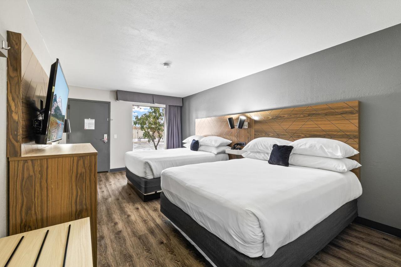 Queen Room with Two Queen Beds at Red Lion Inn & Suites Deschutes River Bend