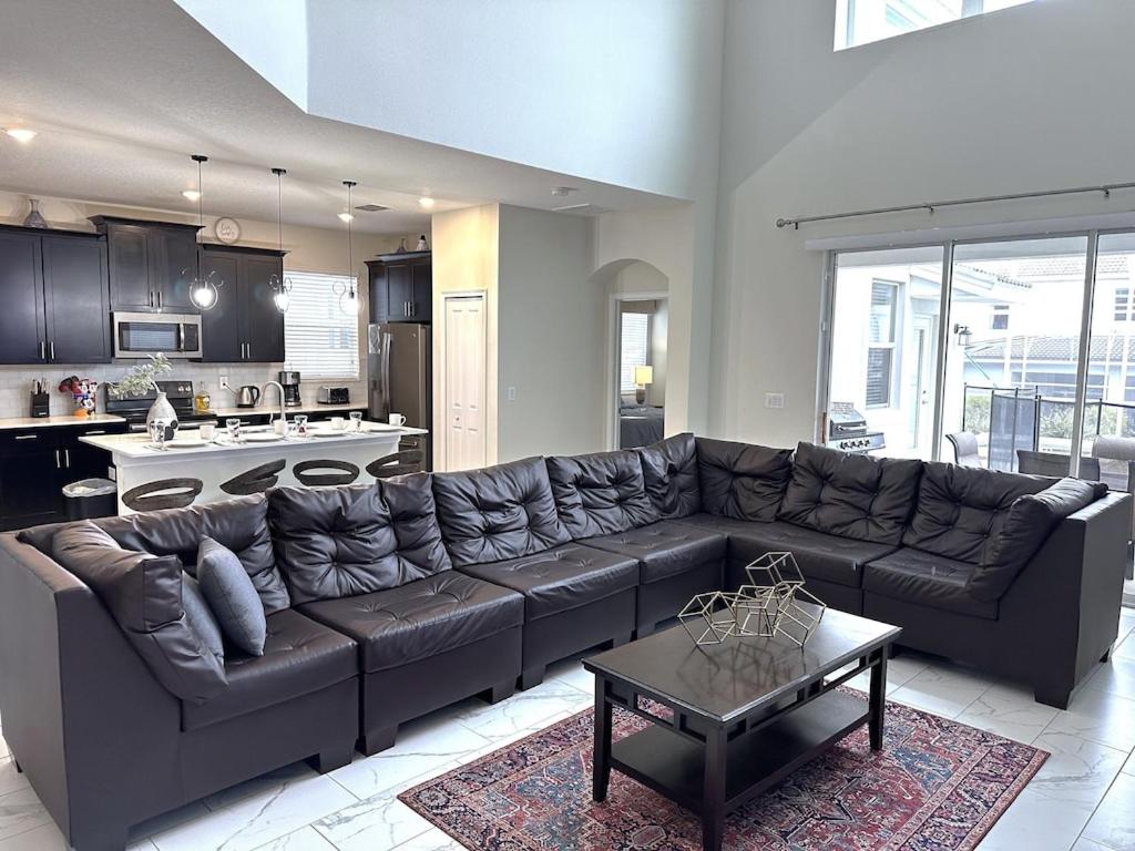| Luxury Villa House W/ Private Pool & Spa, BBQ & Resort Water Park - Near Disney