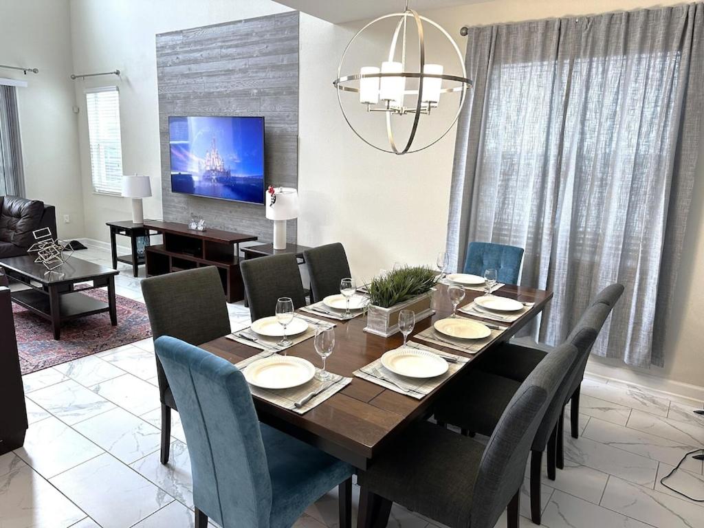 | Luxury Villa House W/ Private Pool & Spa, BBQ & Resort Water Park - Near Disney