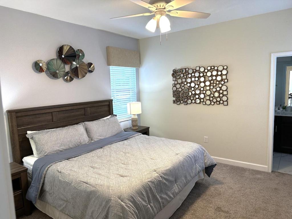 | Luxury Villa House W/ Private Pool & Spa, BBQ & Resort Water Park - Near Disney