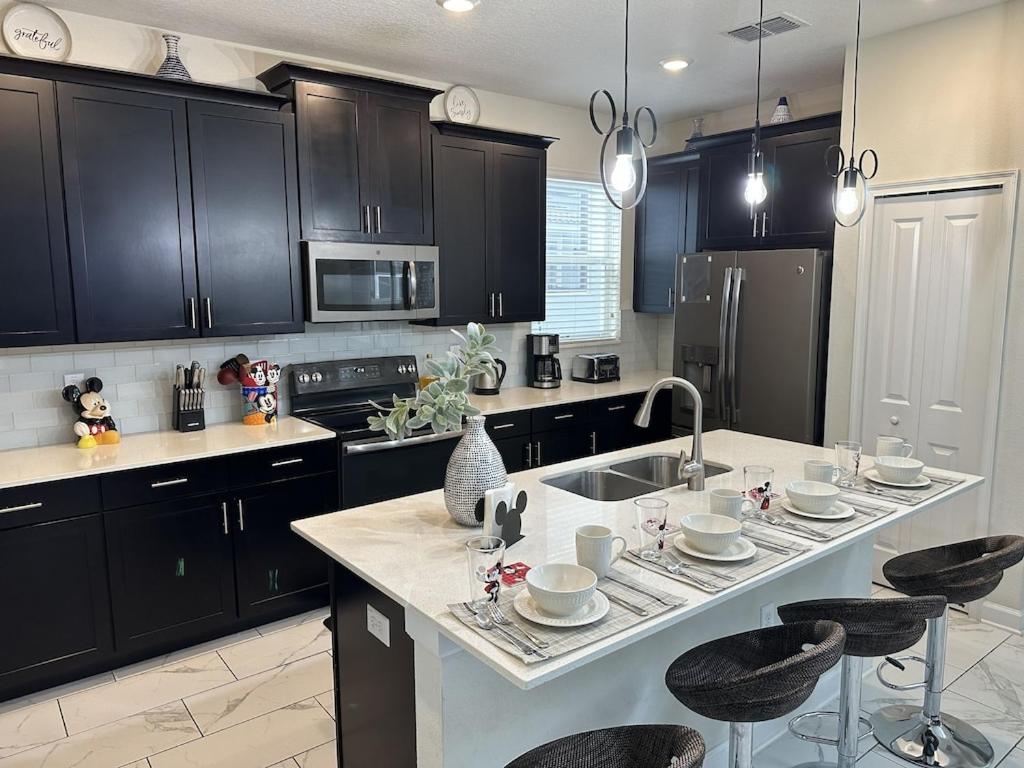 | Luxury Villa House W/ Private Pool & Spa, BBQ & Resort Water Park - Near Disney