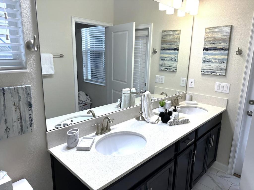 | Luxury Villa House W/ Private Pool & Spa, BBQ & Resort Water Park - Near Disney