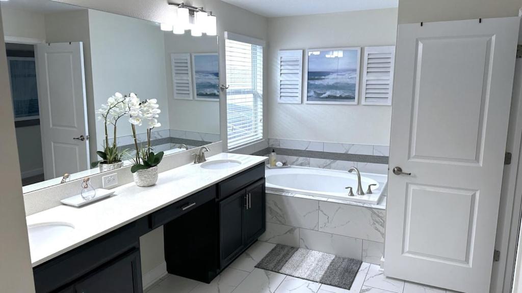 | Luxury Villa House W/ Private Pool & Spa, BBQ & Resort Water Park - Near Disney