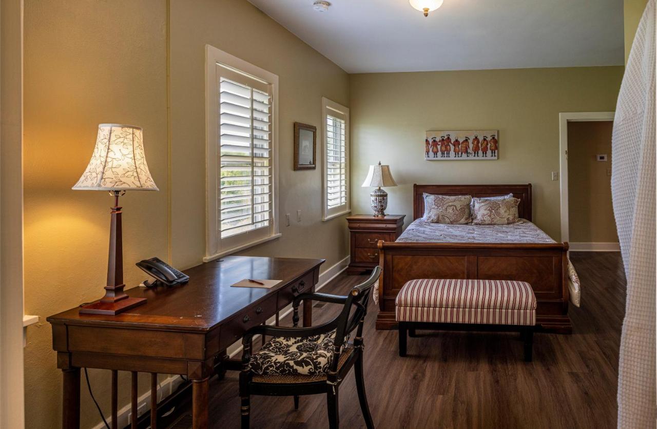 | Baywood Conference and Lodging Center