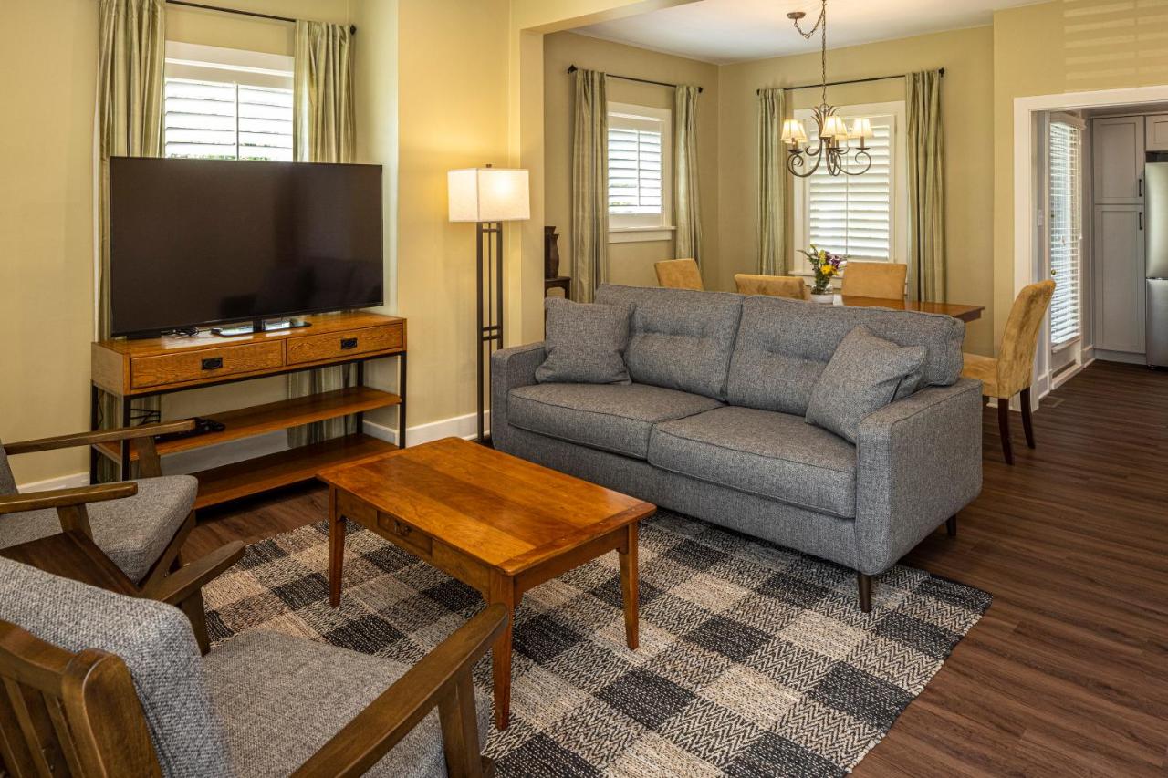 | Baywood Conference and Lodging Center
