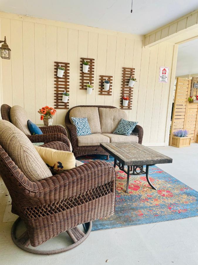 | Lamb's Rest Inn