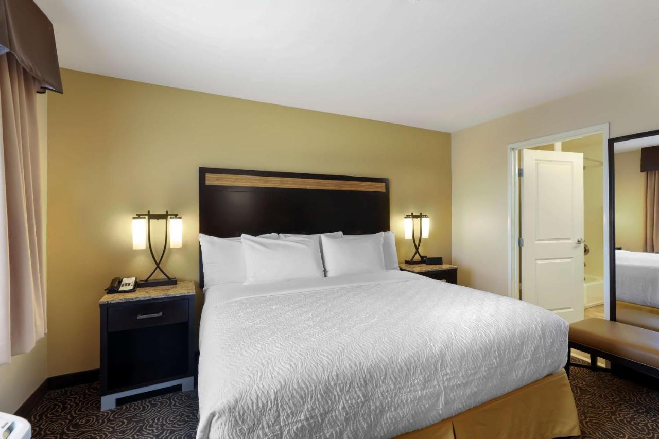 King Suite with Balcony at Best Western Plus Castle Rock
