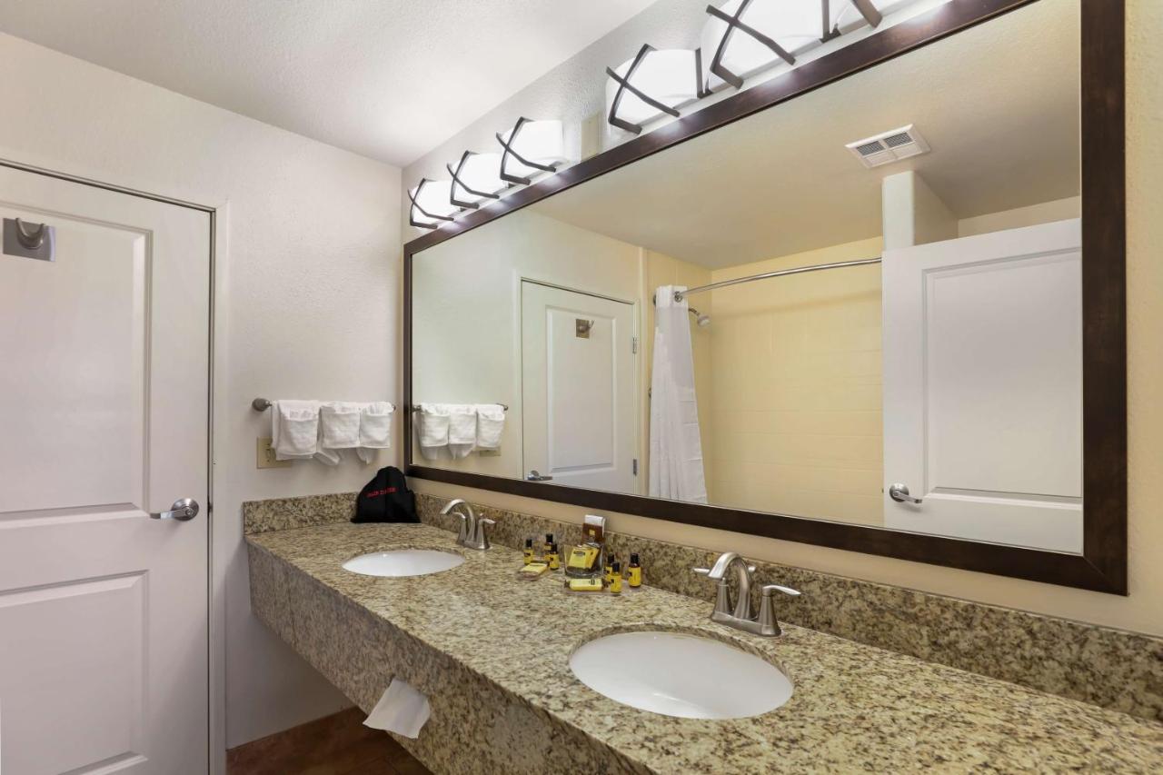 King Suite with Balcony at Best Western Plus Castle Rock