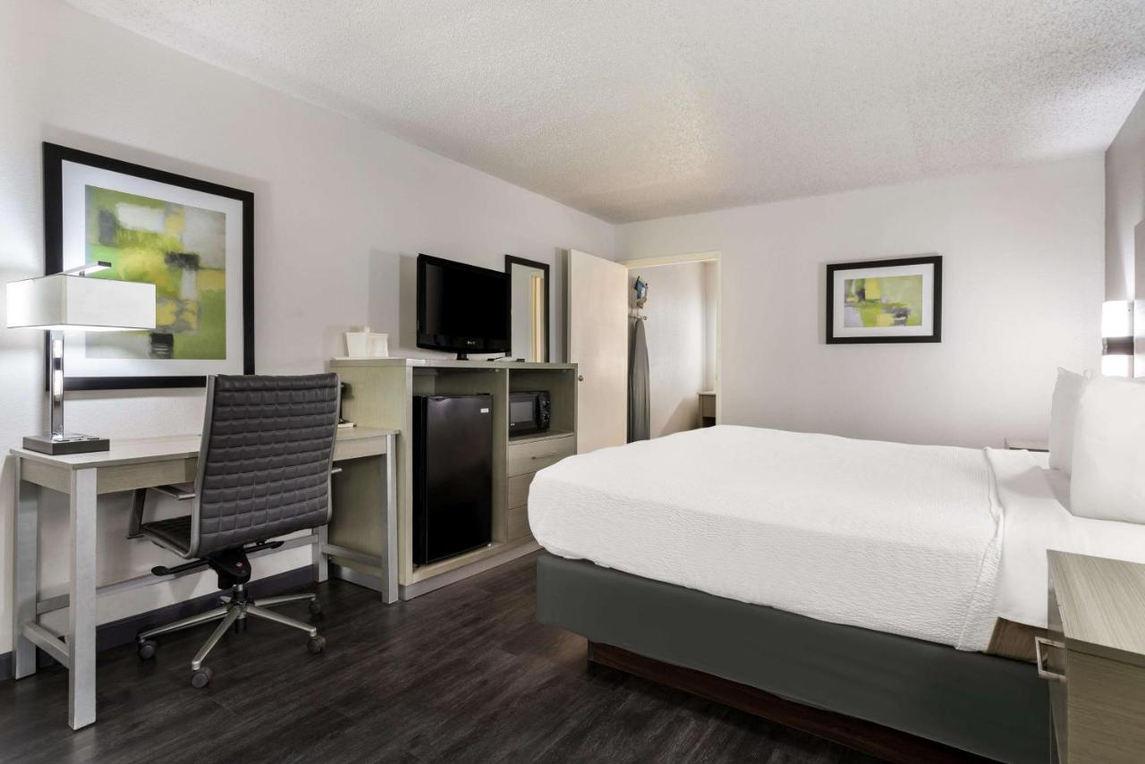 King Room - Non-Smoking at SureStay Hotel by Best Western Grants