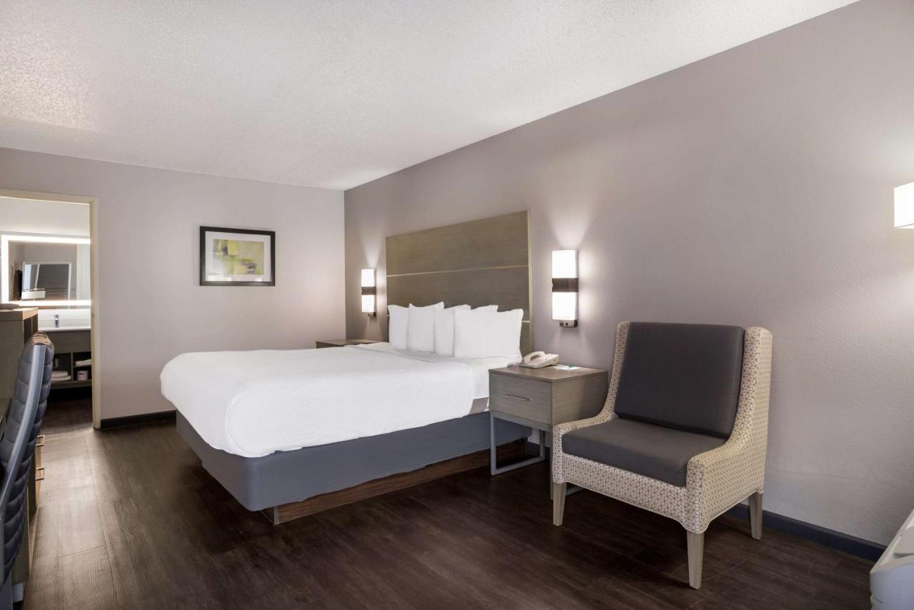King Room - Non-Smoking at SureStay Hotel by Best Western Grants