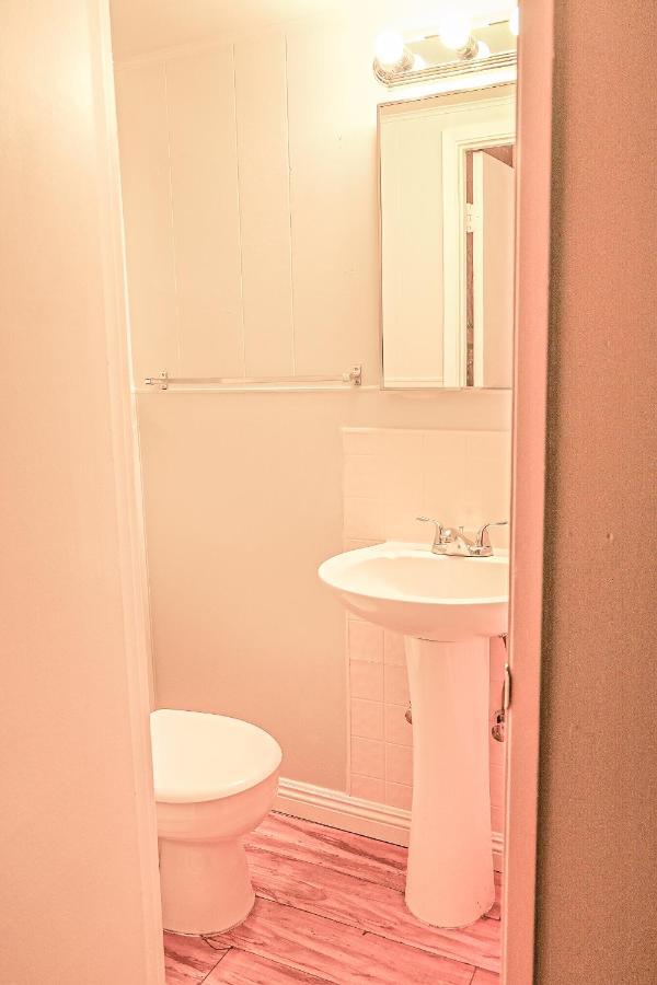  | Sherwood Arms Motel