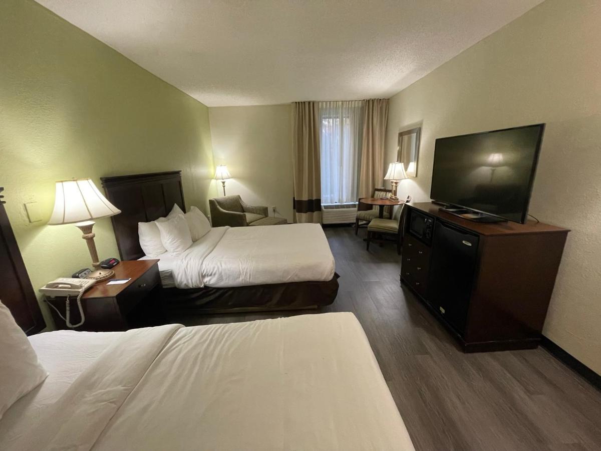 Queen Room with Two Queen Beds - Accessible/Non Smoking at Comfort Inn Pinehurst - Southern Pines