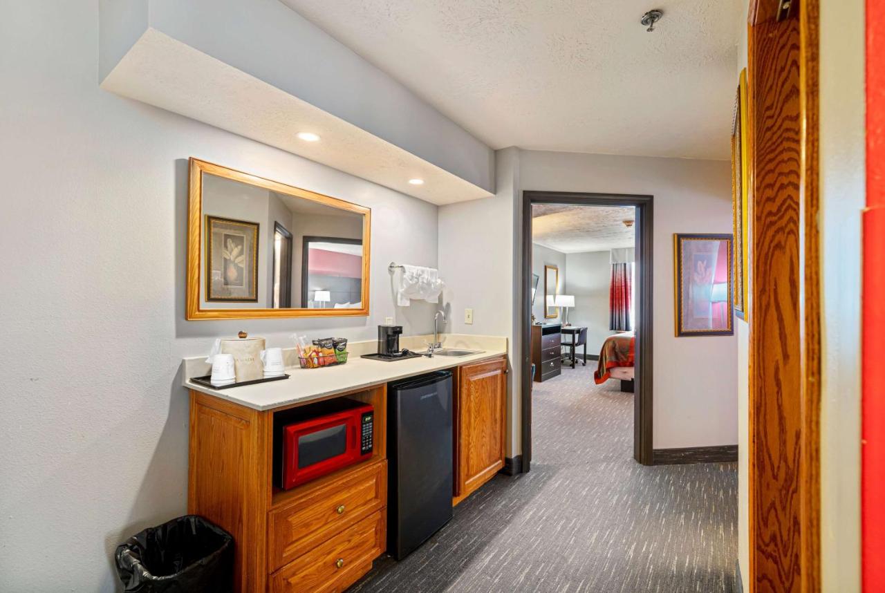  | Ramada by Wyndham Sioux Falls Airport - Waterpark Resort & Event Center