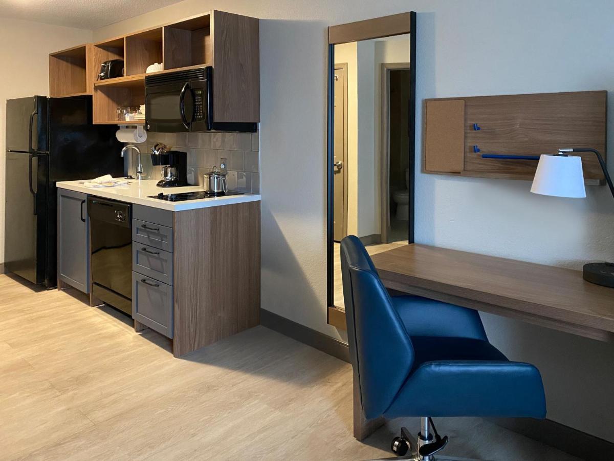 Queen Studio - Non-Smoking at Candlewood Suites Manassas, an IHG Hotel